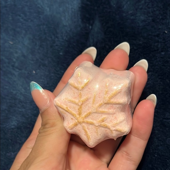 Gold and Pink Leaf-Shaped Bath Bomb - Picture 6 of 6